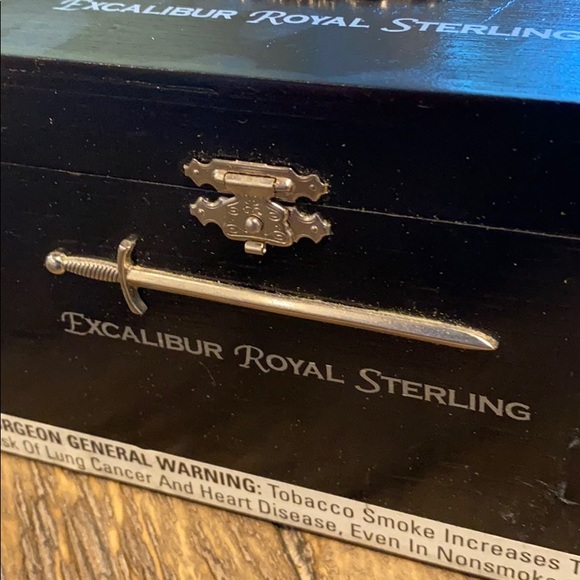 Excalibur Royal Cigar Box - Picture 6 of 10